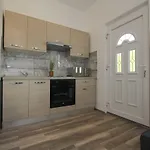 Afrodita * Kaštela